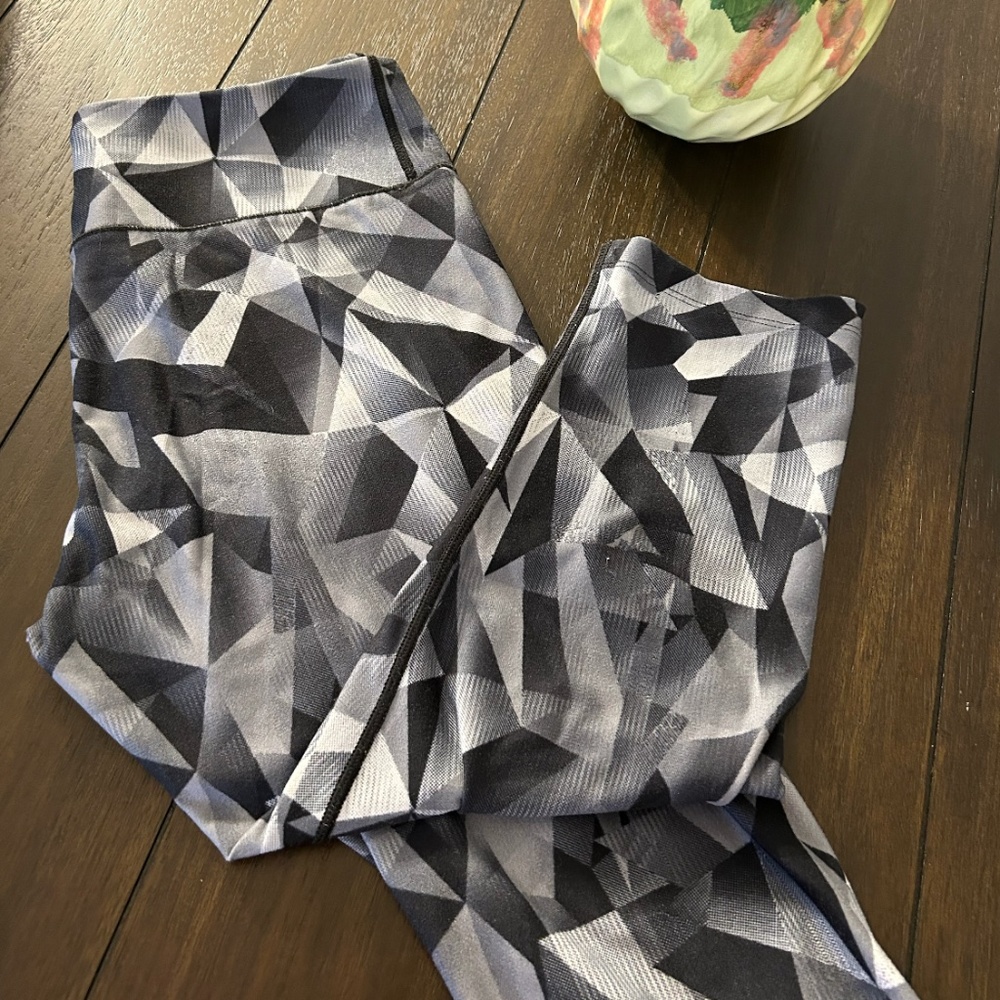 BCG pattern print capri leggings (size small)